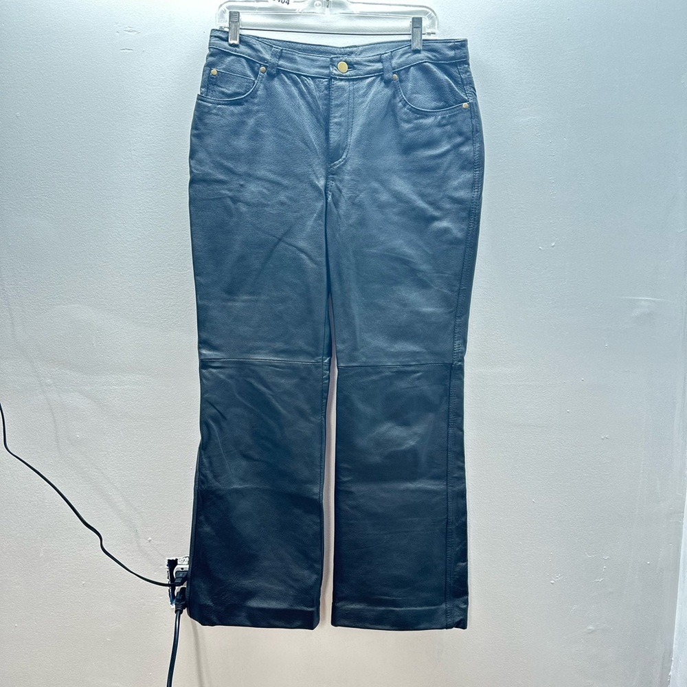 Metro style size 10 black 100% leathered 14”w 10” rise. 28”inseam